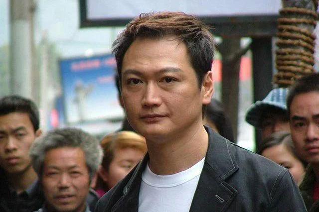 前tvb当红小生被称师奶杀手第一人 在新剧中造型充满江湖味