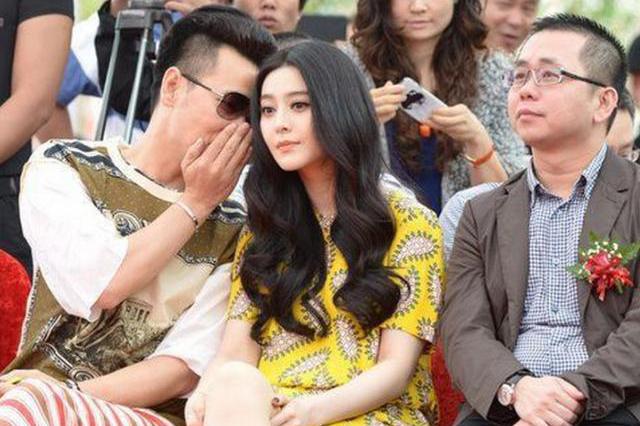 范冰冰出席活动,裙子太短遮不住,网友的注意力