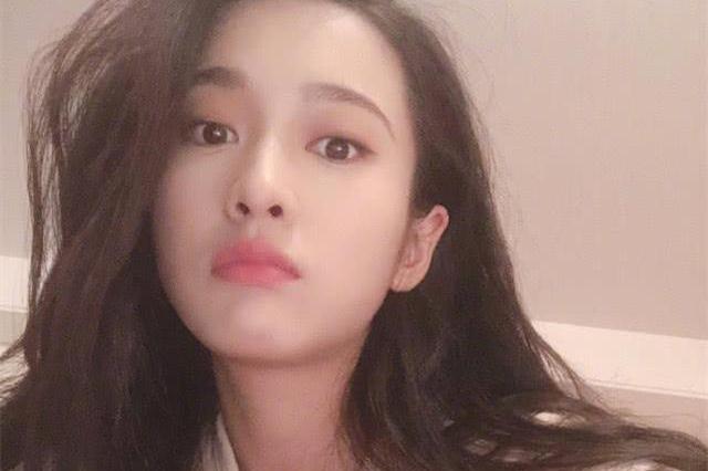 张雪迎终于晒照,化了个特别浓的妆,大学对她的改变这么大吗?