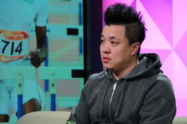 杨健解说的足球赛也比洪钢要强些".