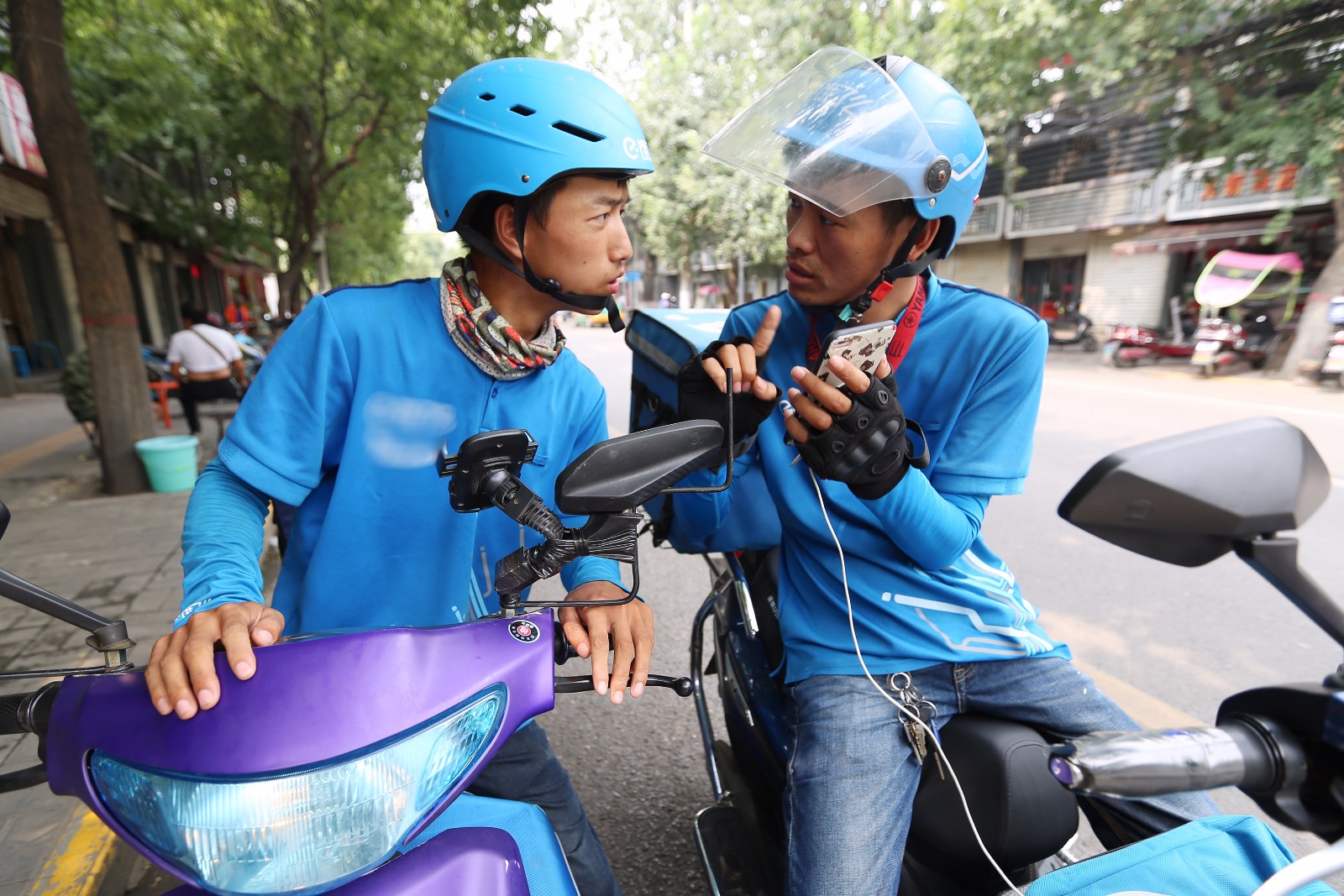 聋哑小哥无声送外卖 想找对象一起创业