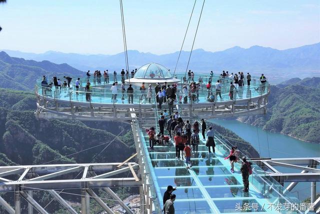 一夜之间全国旅游景点到处都有玻璃桥