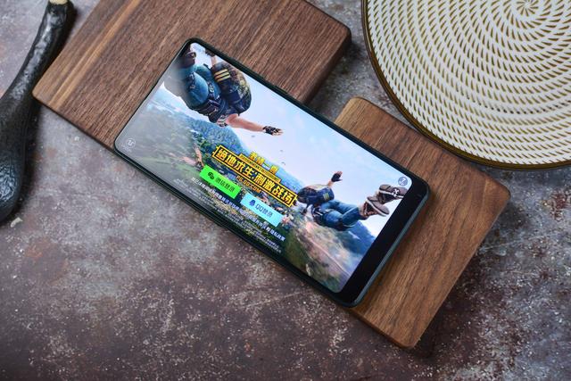 小米mix 2s翡翠艺术版:灵感来源敦煌莫高窟329届凿井飞天图案