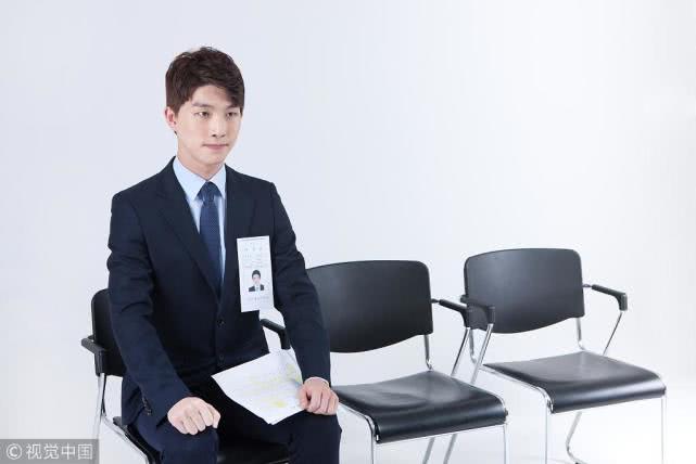 面试官:辞职后,你是如何退出工作群?小伙子巧妙回答,被录取!