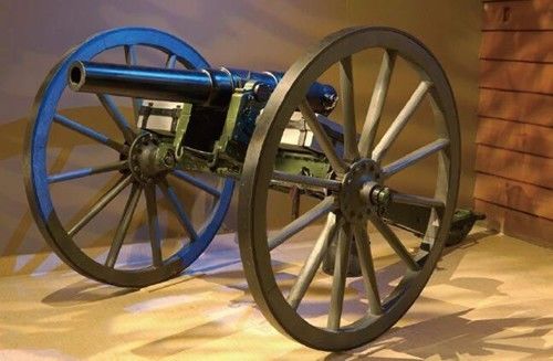 的掩护下,英军骑兵攻势凌厉,清军骑兵节节败退,而随后跟进的英军炮兵