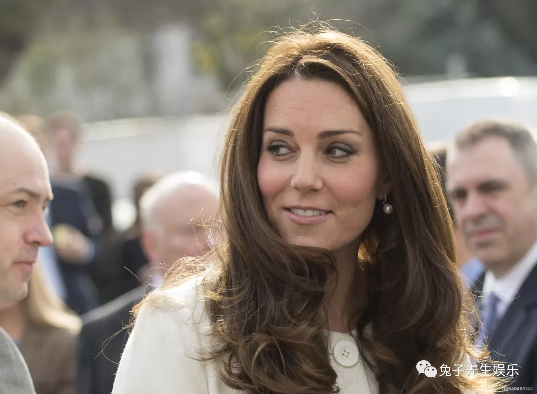 这最大的功臣当属凯特王妃的母亲,卡罗尔·米德尔顿.