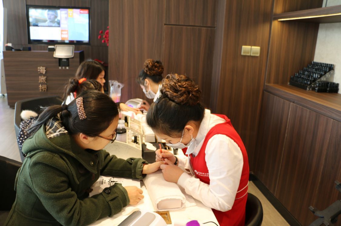 海底捞|丝袜|服务员_新浪新闻