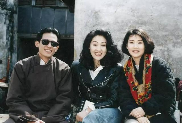 56岁王姬生活近照,与初恋老公同甘共苦,24岁儿子智商仅4岁