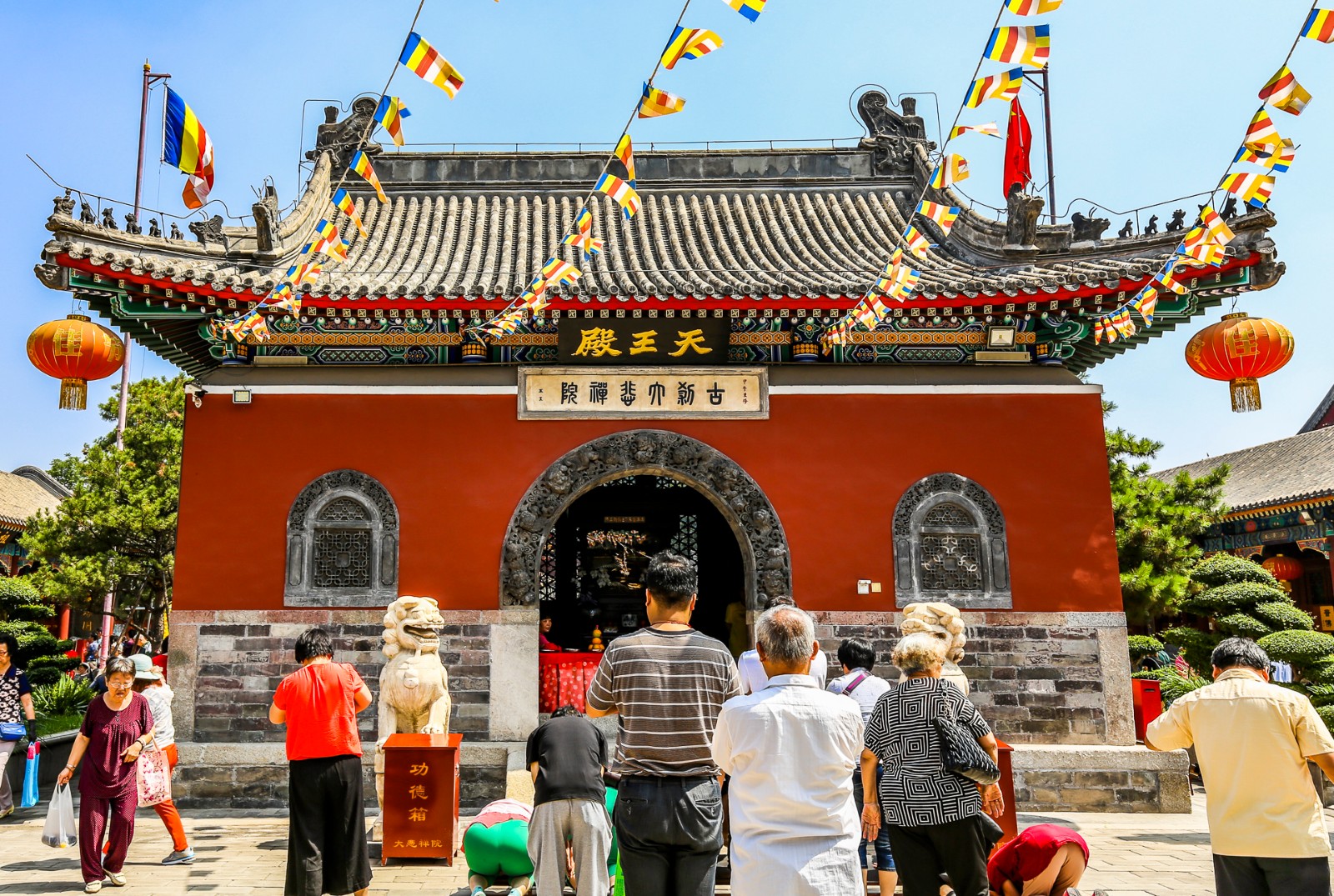 游览天津最大的佛教寺院,位于闹市之中,院内更加热闹|大悲禅院|天王殿|匾额_新浪新闻