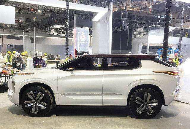 路虎版三菱suv,悬浮车顶配对开门,混动四驱仅15万