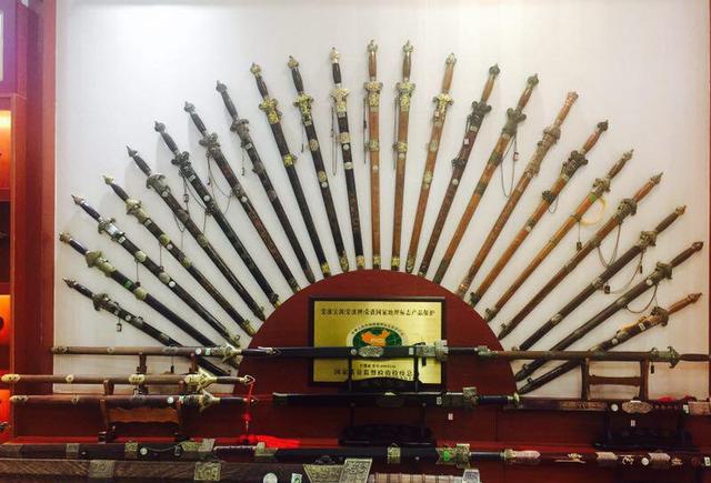 玛莎拉蒂跑车算什么,中国棠溪五福剑,一套售价200多万!|跑车|五福|宝