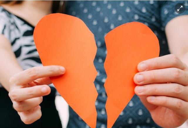 继续隐瞒另一半,直到对方发现,然后一拍两散,分手收场,要不回头是岸