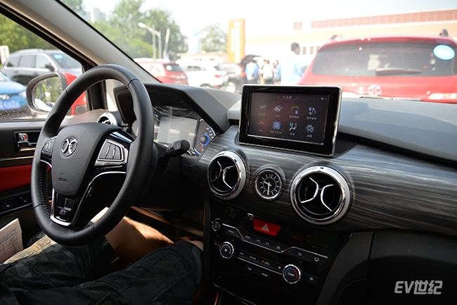 务实之选试驾北汽新能源ex360纯电动suv