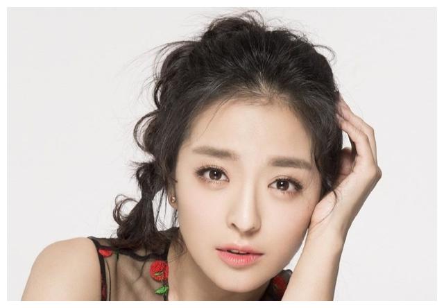 种丹妮可爱又甜美,她打动了很多人,不断敢于挑战各种角色