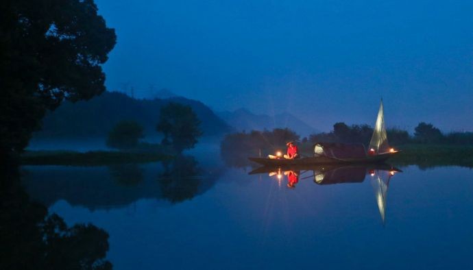 明月沧波秋万顷扁舟长寄梦中身