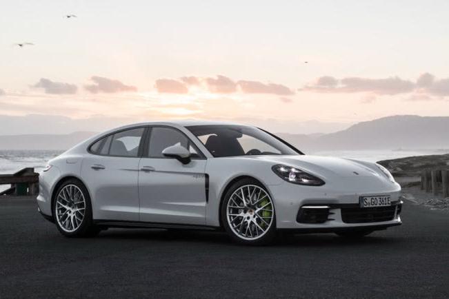 加速仅4秒的混动保时捷120多万就能买 竟还能买车送沪牌?