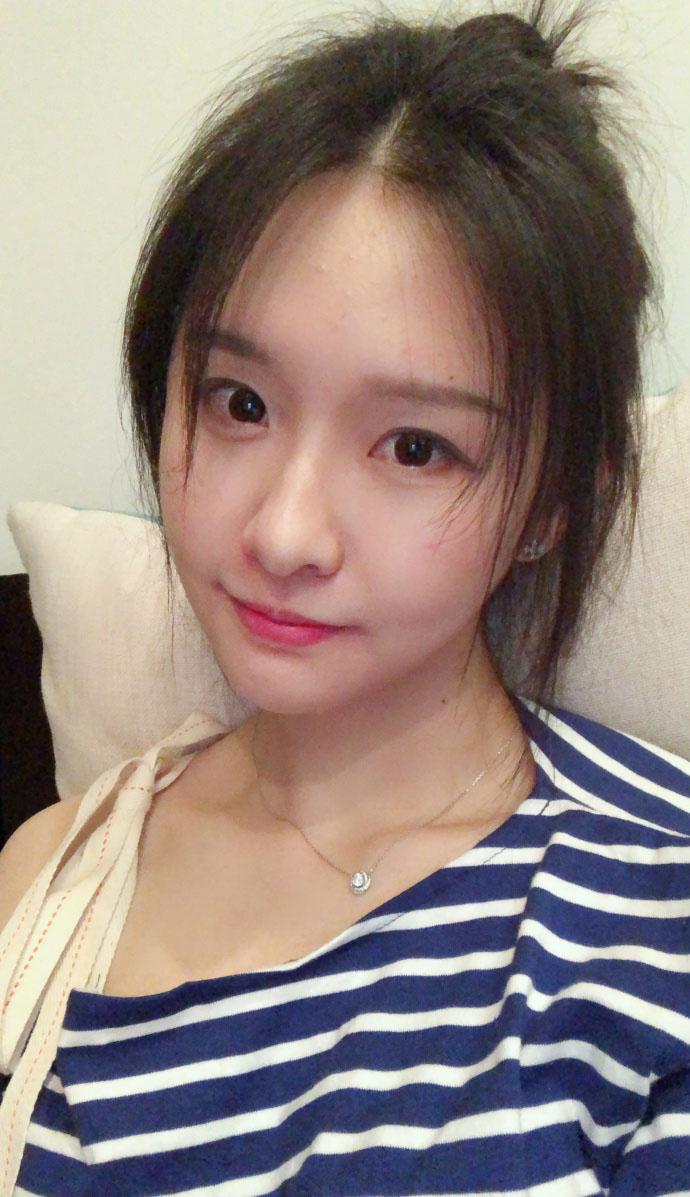 阿冷斗鱼直播一周年成长为斗鱼一姐粉丝留言令人暖心