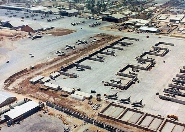 军用机场被炮弹洗地,数十架战机成废铁,司令官:小瞧游击队了