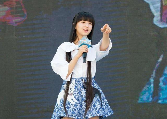 被杨丽萍放弃的小彩旗,19岁的她胖成了这样子!