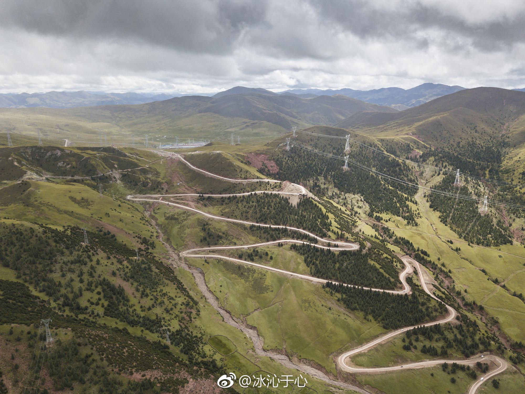 航拍视角下的川藏线,拥有着震撼人心的美