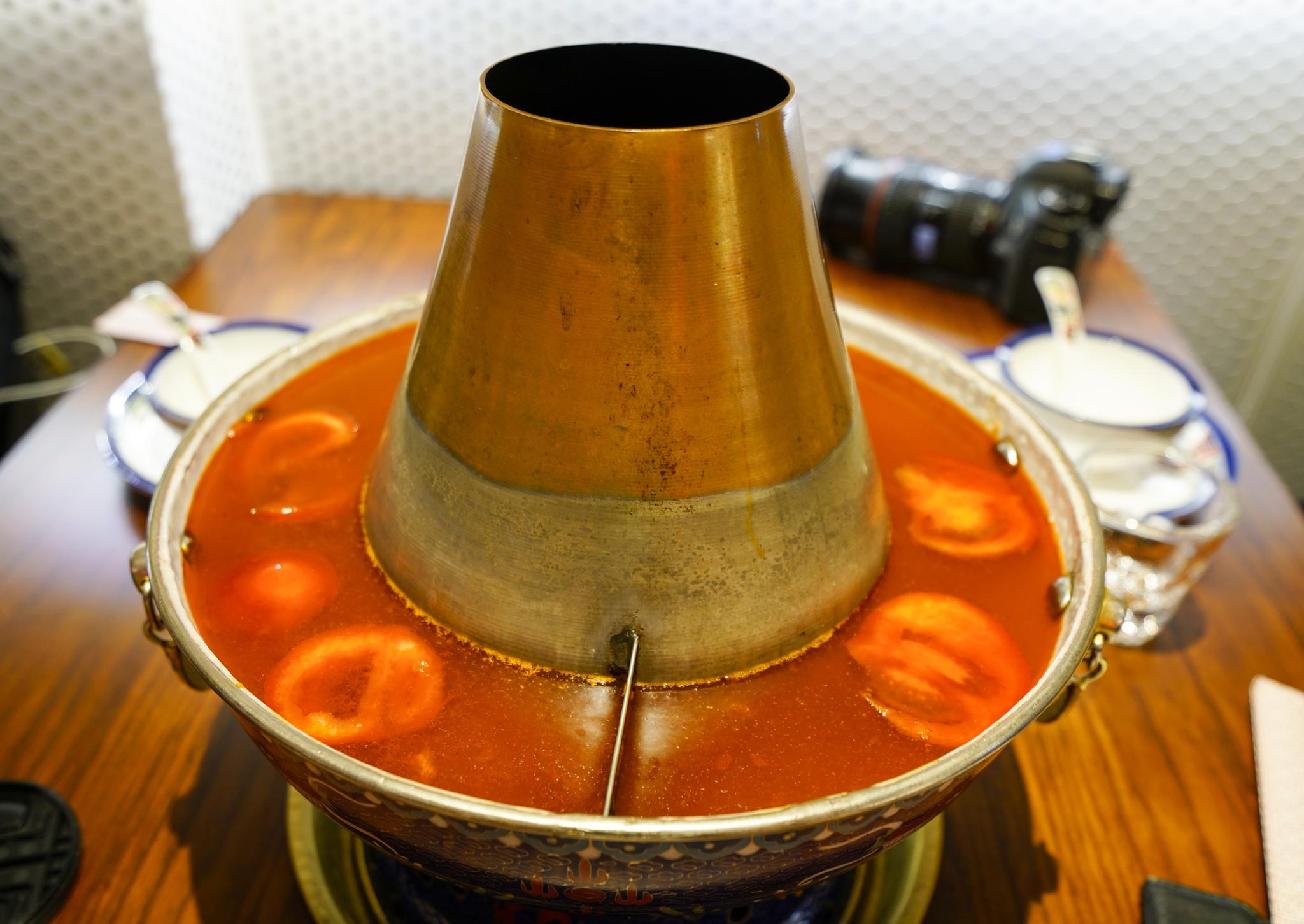 把紫禁城涮给你吃老北京铜炉火锅重装开业依然是王者