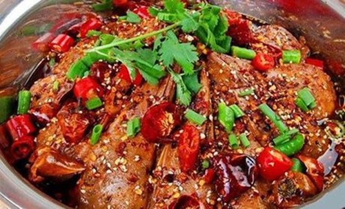 私制平锅香辣鸭头:咸香麻辣,浓香四溢,辣而不燥
