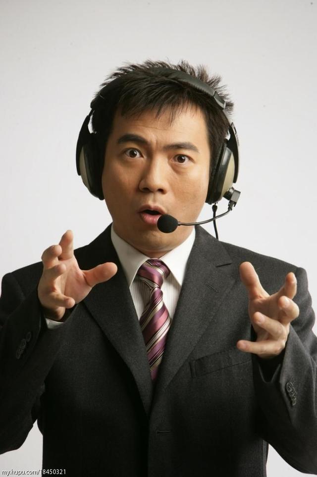 洪钢老师再现神迹,一个进球说出仨球员,黄健翔坐不住了