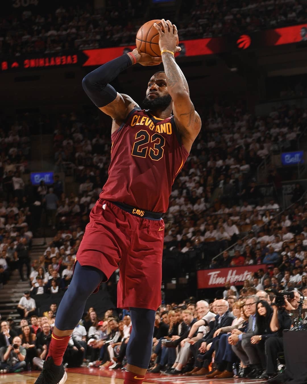 勒布朗詹姆斯年龄因素对球队整体数据波动的影响研究