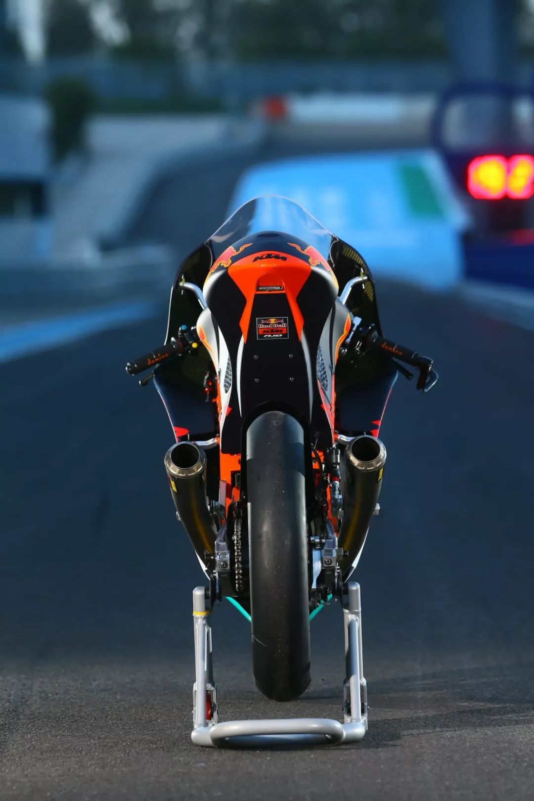 ktm车型rc250r 夺得 2018moto3 首次胜利