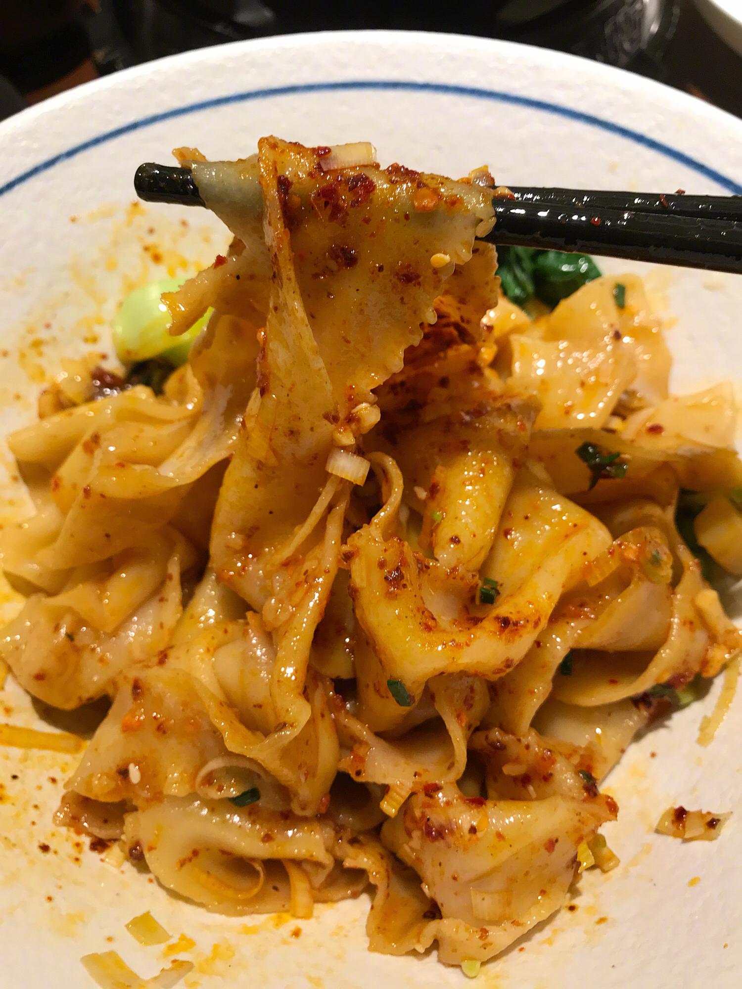 能吃到好吃的油泼面真的特别特别满足