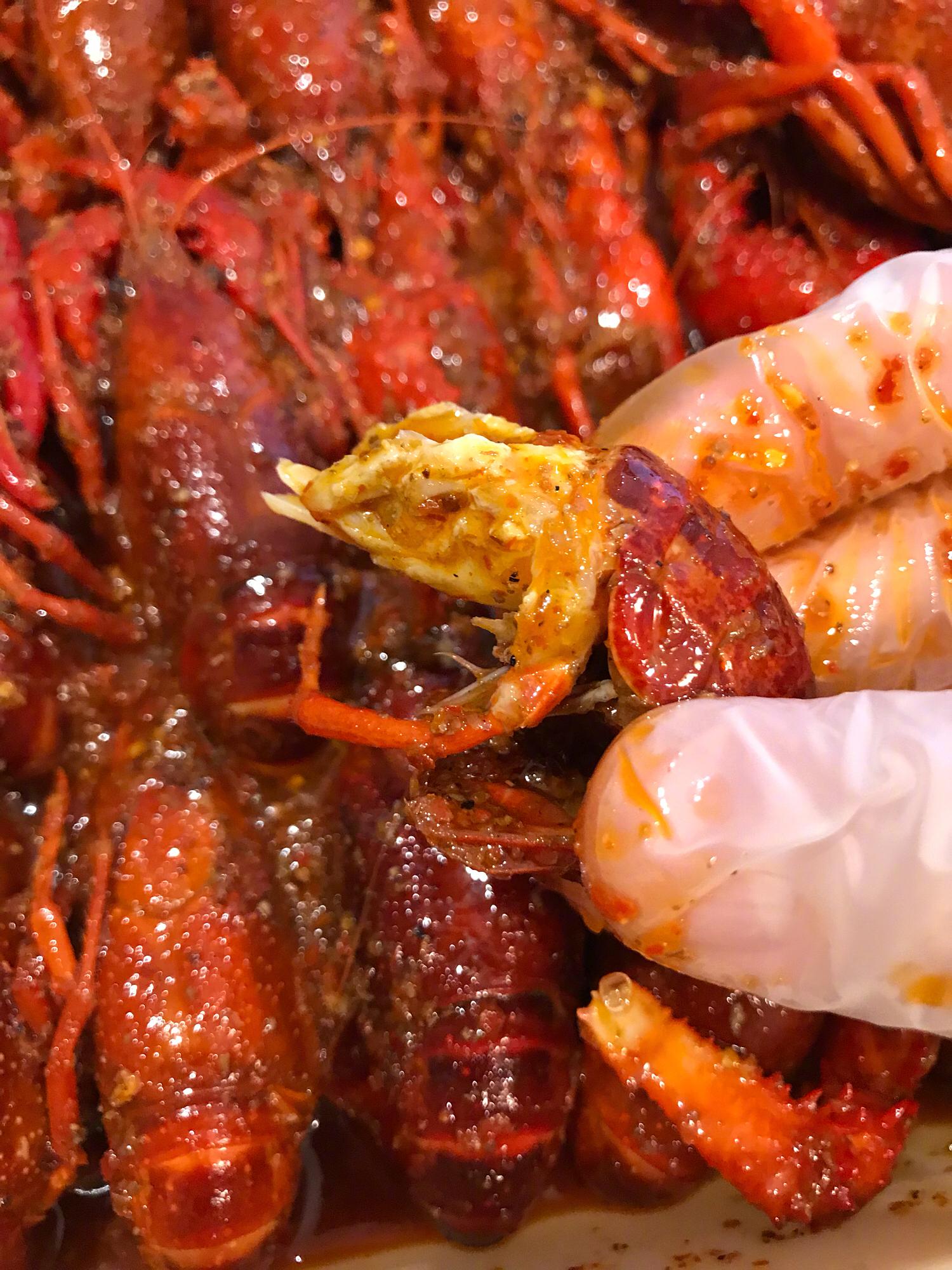 感谢阿银请我吃小龙虾,虽然这是他应该做的