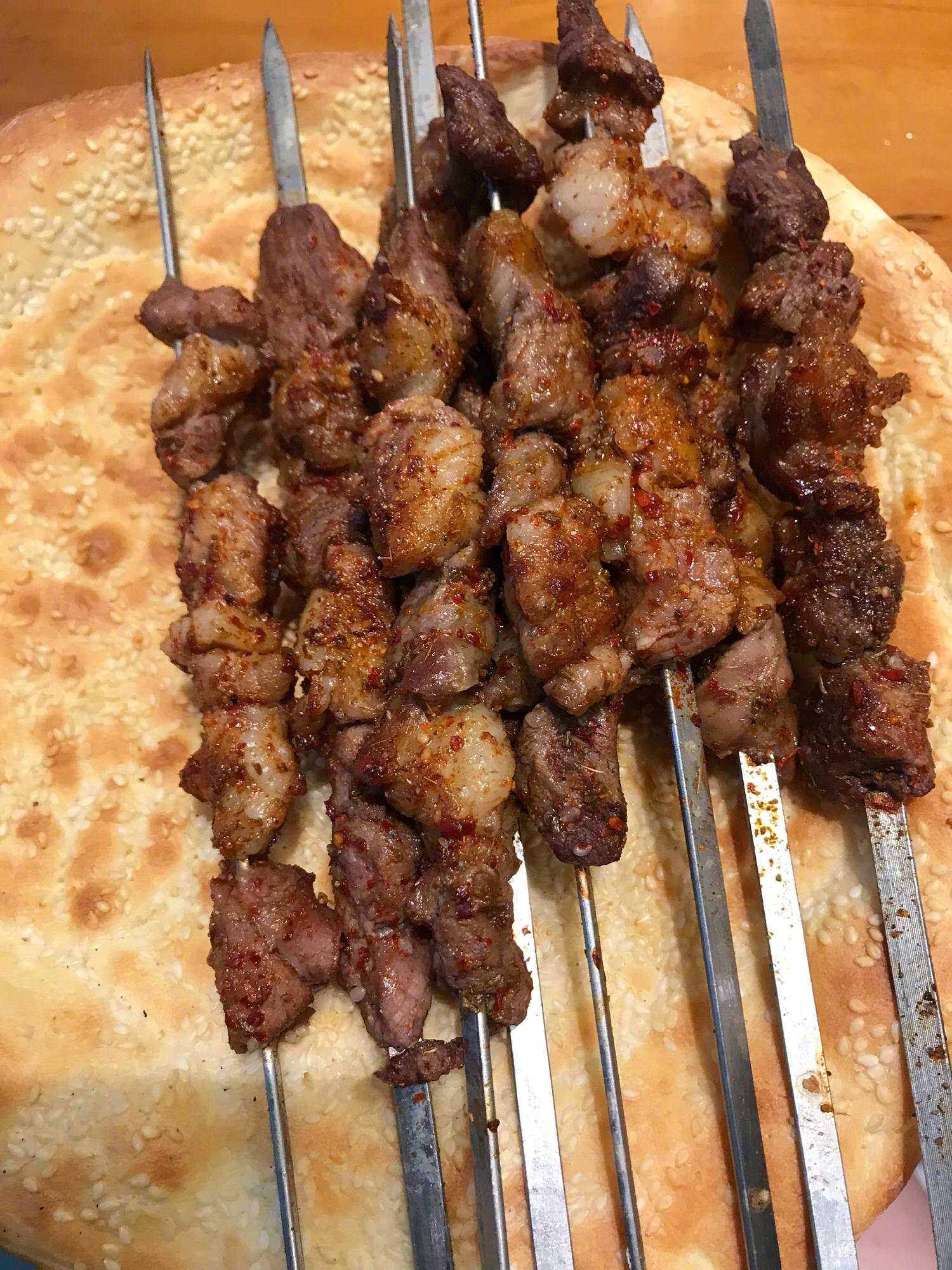 隔段时间就必须吃次烤馕夹羊肉串,一种灵魂的充电,你懂我意思吧?