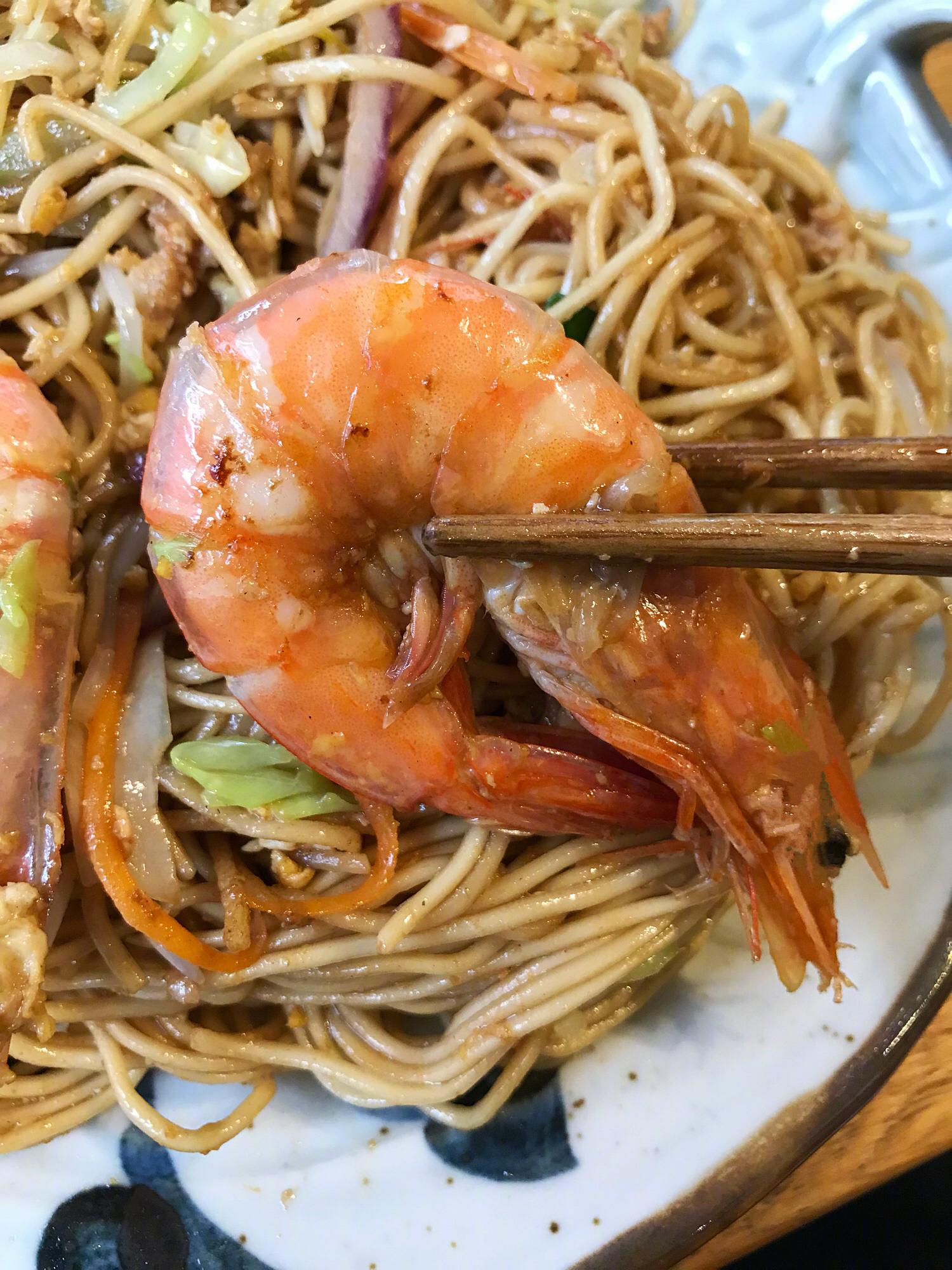 小老弟你们往后稍稍,别比了,螃蟹炒面!任你们多