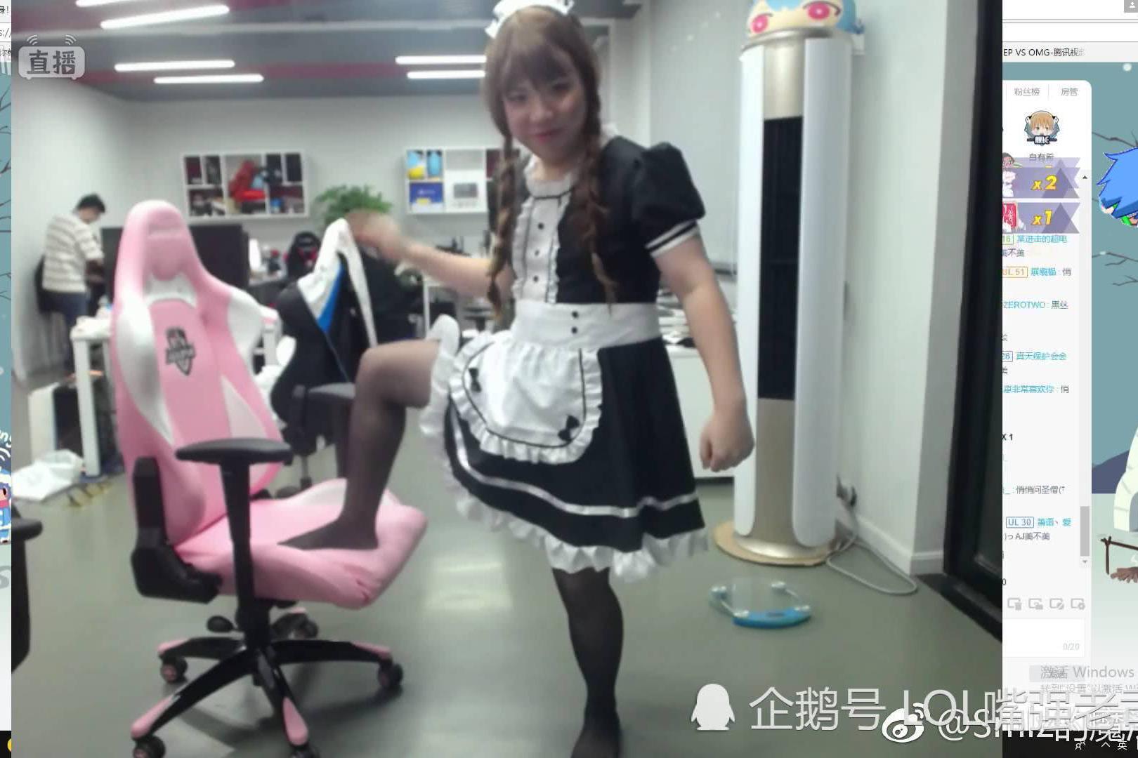 aj穿女装直播登上热搜,网友称秀气的古风美女还让人挺心动的!