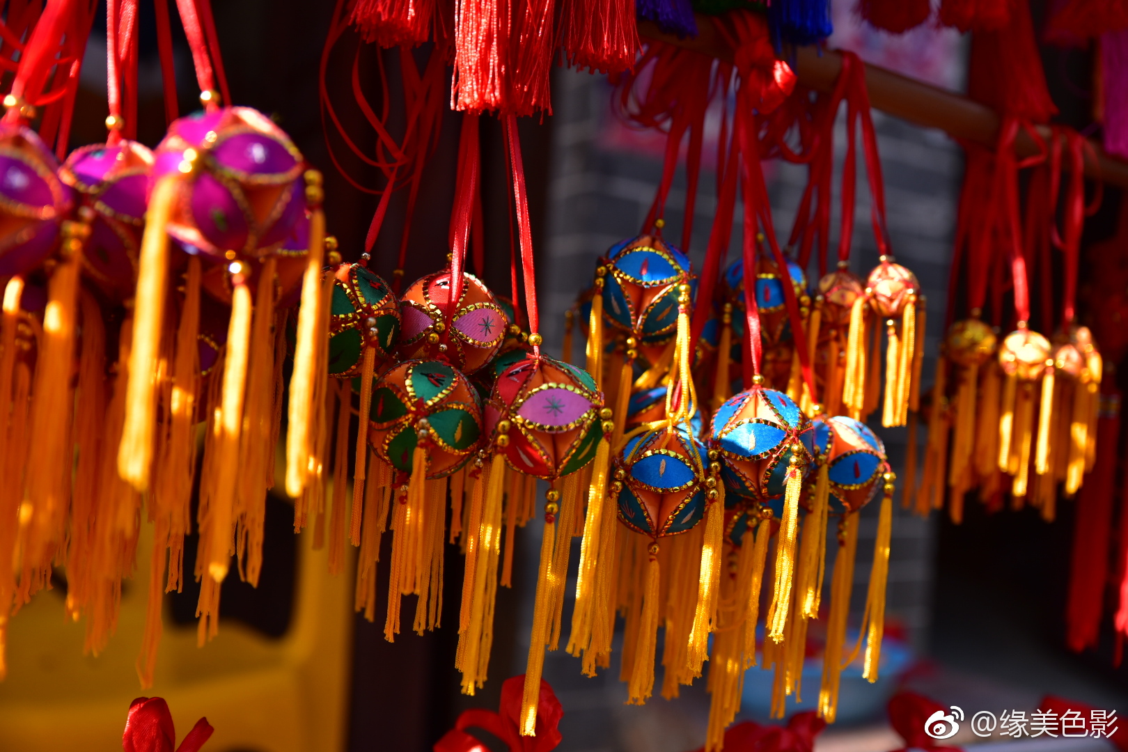 有着中国绣球之乡之称的百色靖西旧州古镇,这里的男女老少