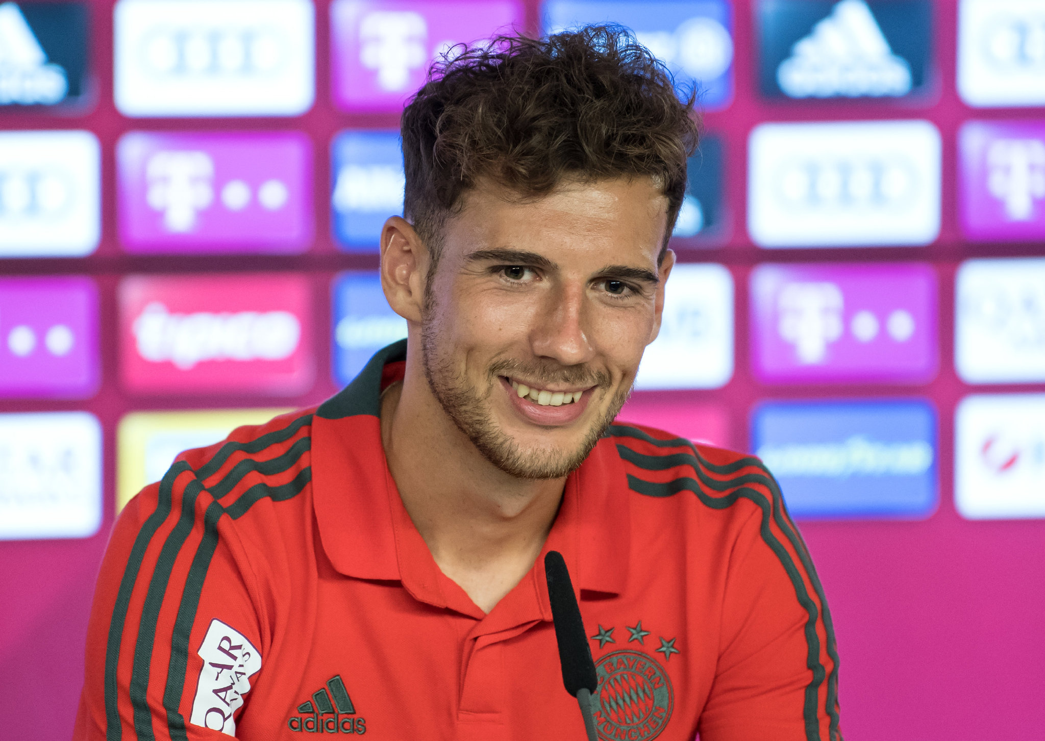 格雷茨卡正式亮相