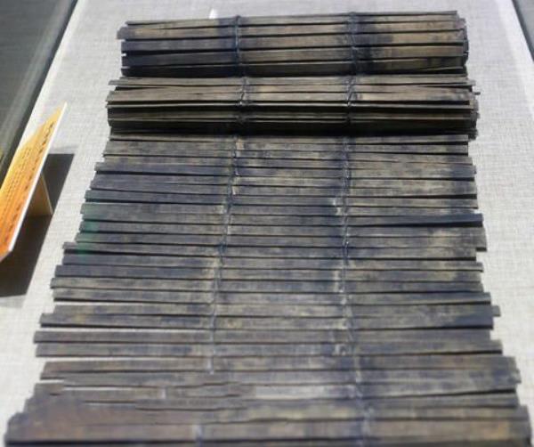 汉朝古墓出土一堆竹简,直接改写了历史,西方学者却死赖着不承认