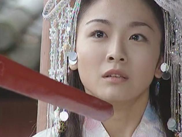 在聂风不在的时候雄霸的女儿幽若一个人很孤单,于是便以帮断浪画肖像