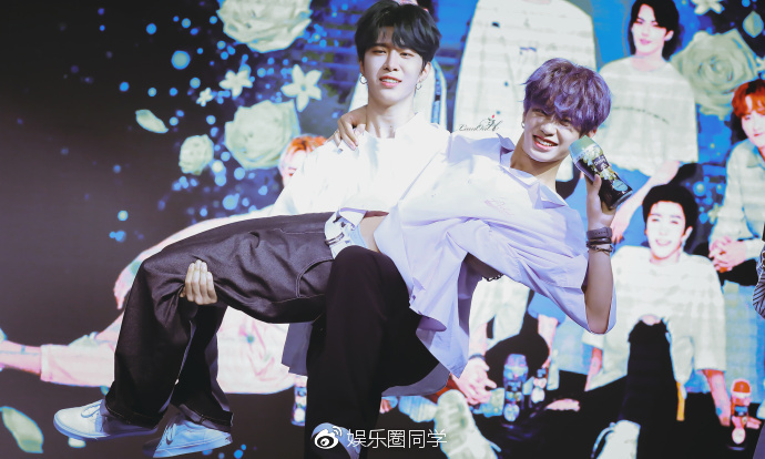 皇权富贵公主抱,范丞丞和justin黄明昊真是浓浓的兄弟情啊!