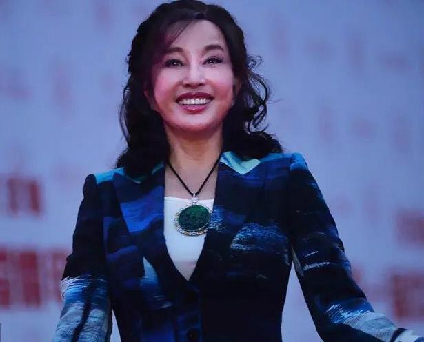 与90岁表演艺术家田华67岁名演员张金玲同台,63岁刘晓庆输了