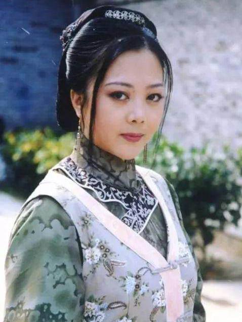 她当红时变通缉犯,作品因尺度大被下,复出后成总裁却又被坑惨!