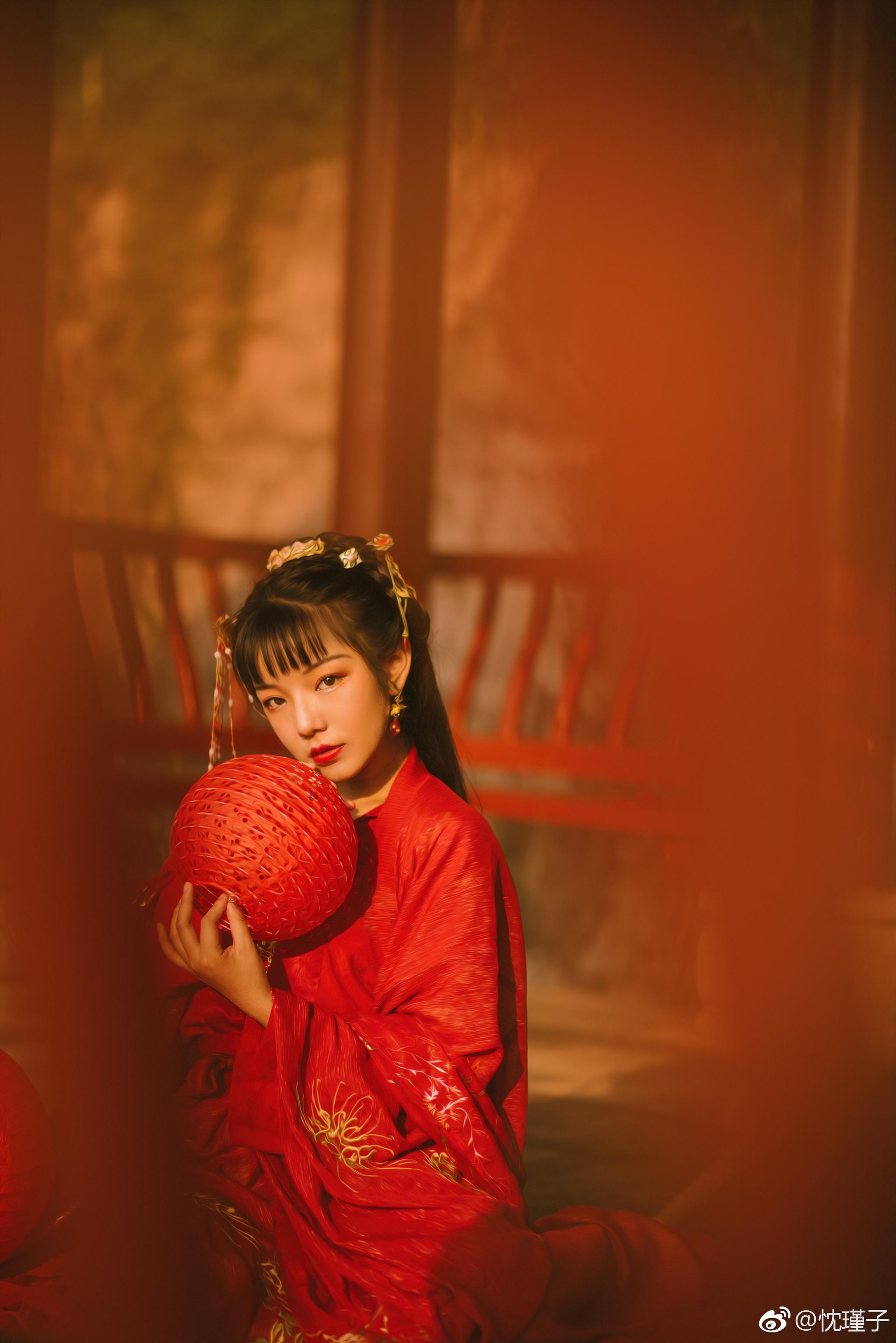 忱瑾子  出镜:@欧晨晖吧啦吧啦    服装:@司南阁汉服  青楼女子敖桂英