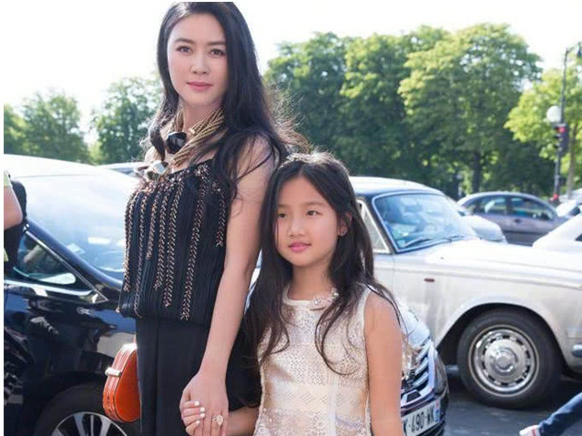 她出身书香门第却错进娱乐圈,被陆毅父母嫌弃年纪大,今成女老板