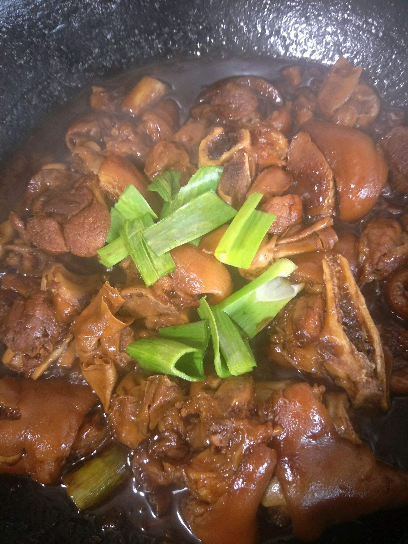 炖猪蹄买前腿还是后腿好难怪炖不烂教您几招软烂脱骨又入味