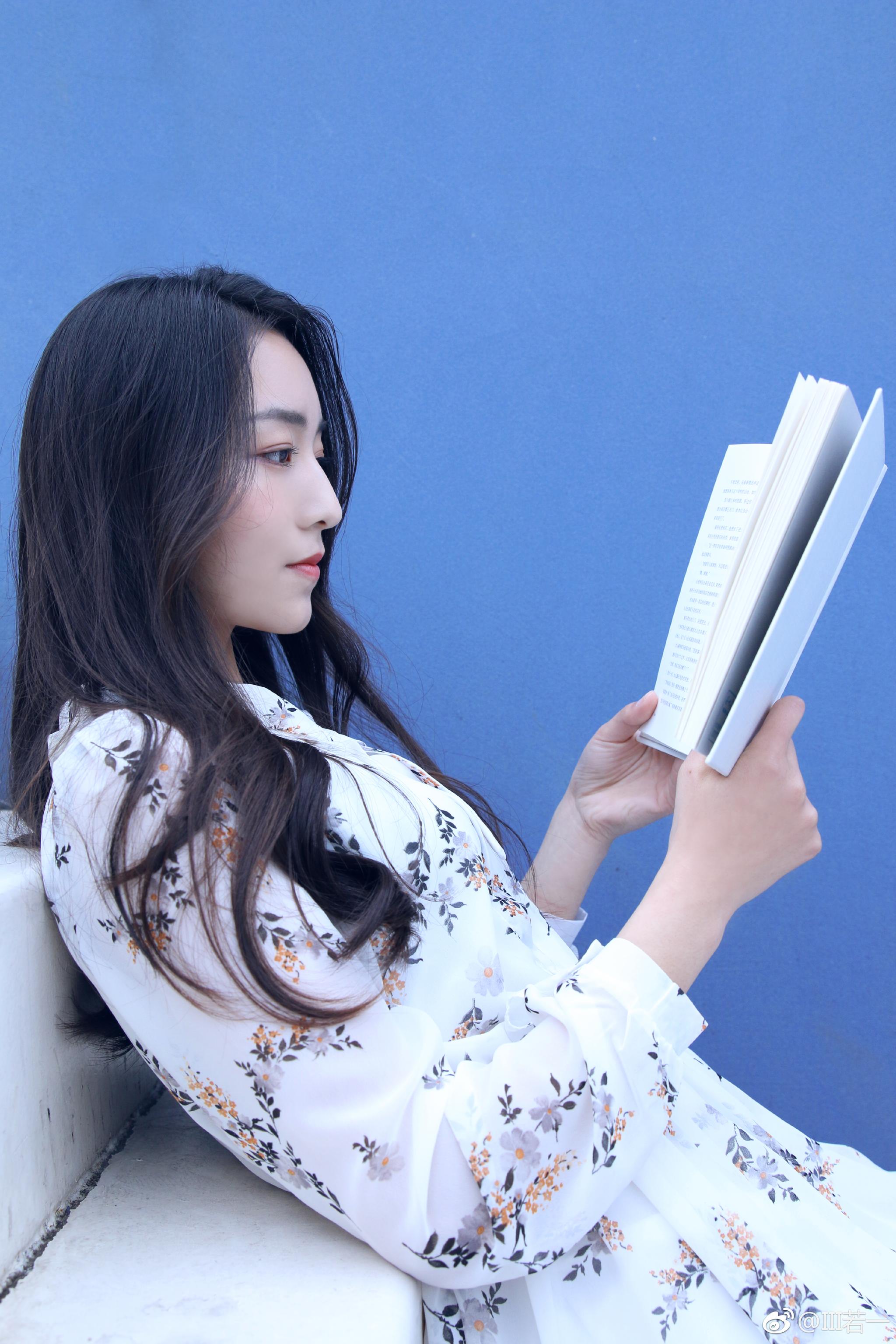 温柔娴静的妹子 郑州艺术生 1998年 身高167cm 体重48kg 爱好旅游 拍