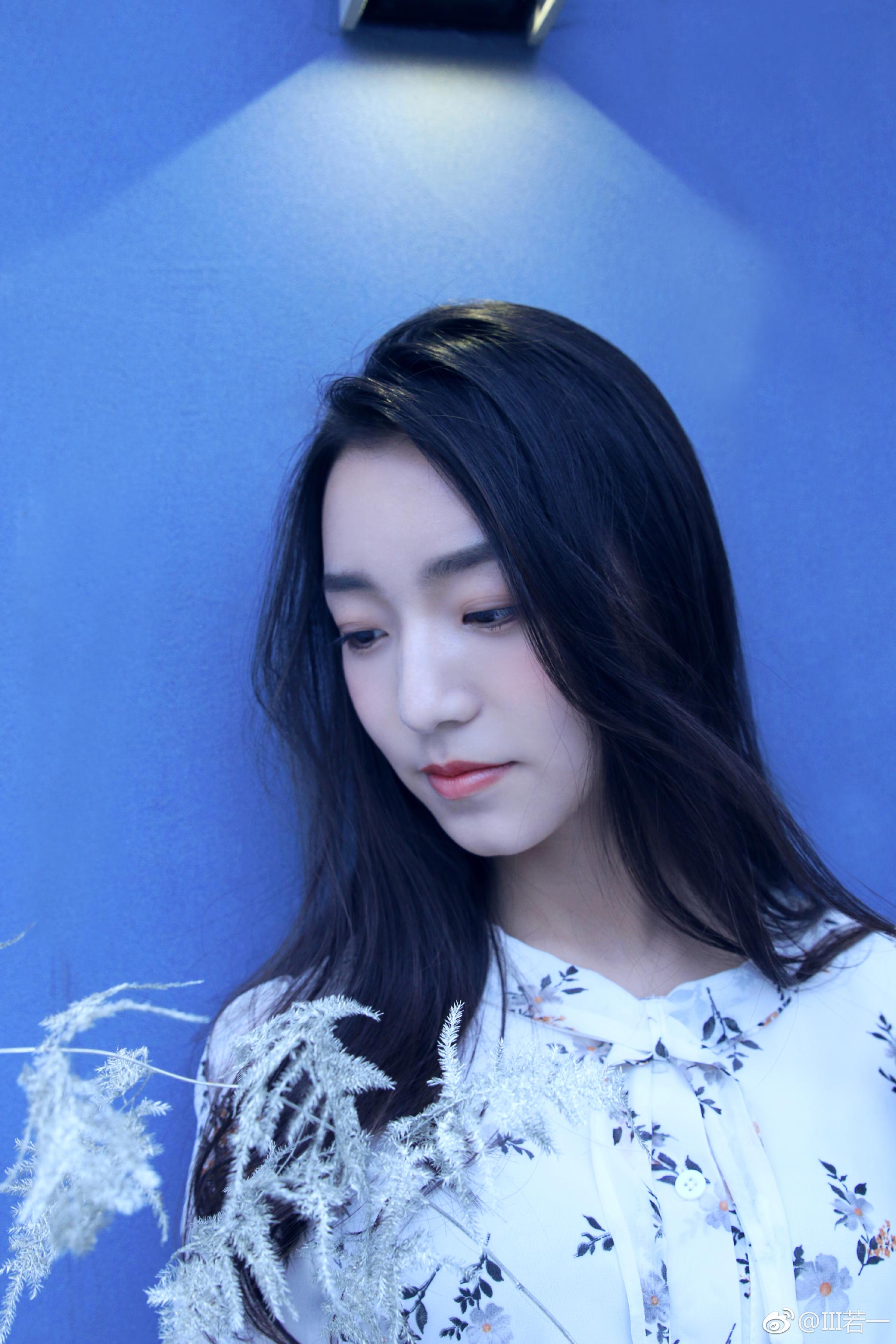 温柔娴静的妹子 郑州艺术生 1998年 身高167cm 体重48kg 爱好旅游 拍