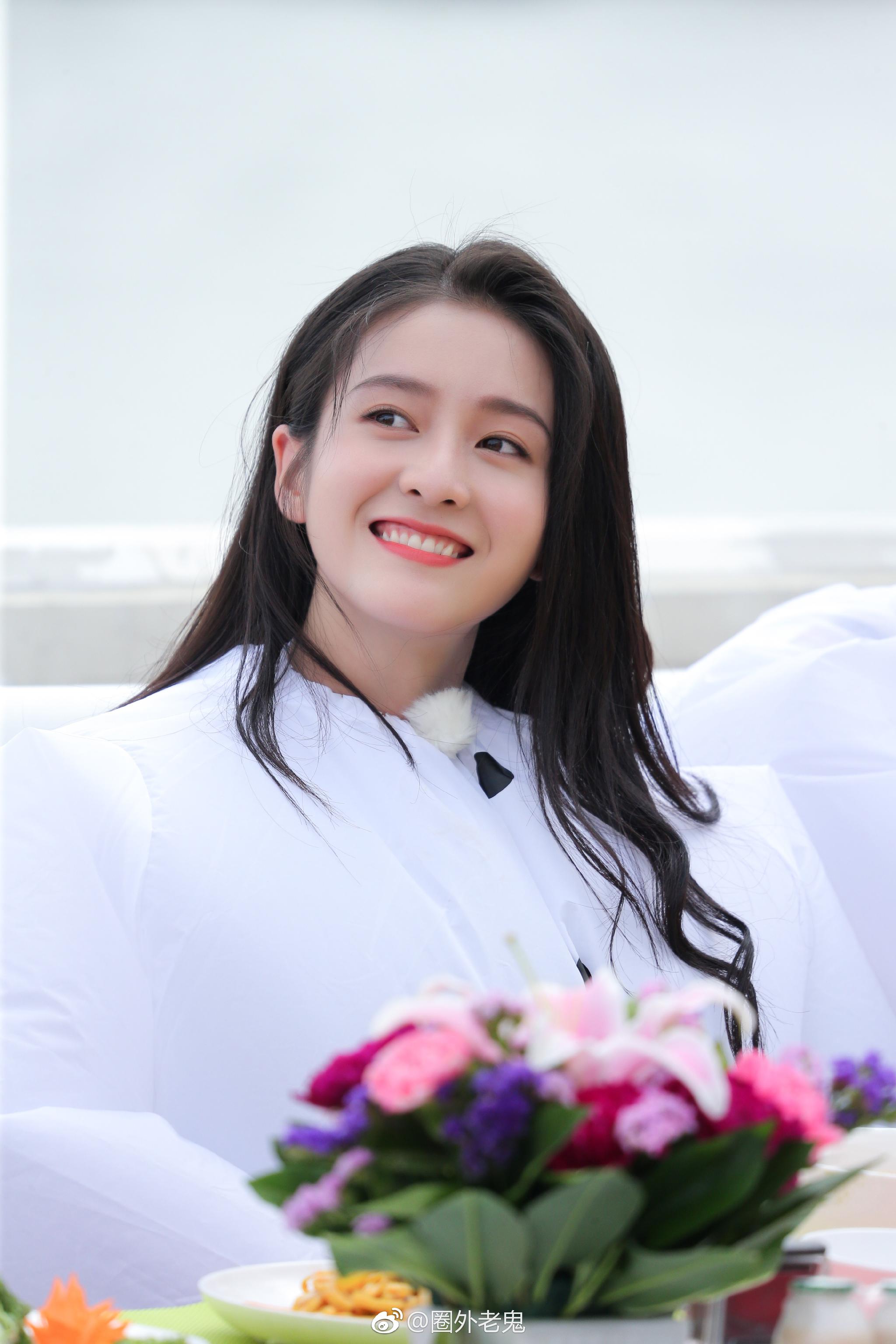 张雪迎甜到心坎儿里啦笑起来感染力太强忍不住跟着嘴角上扬