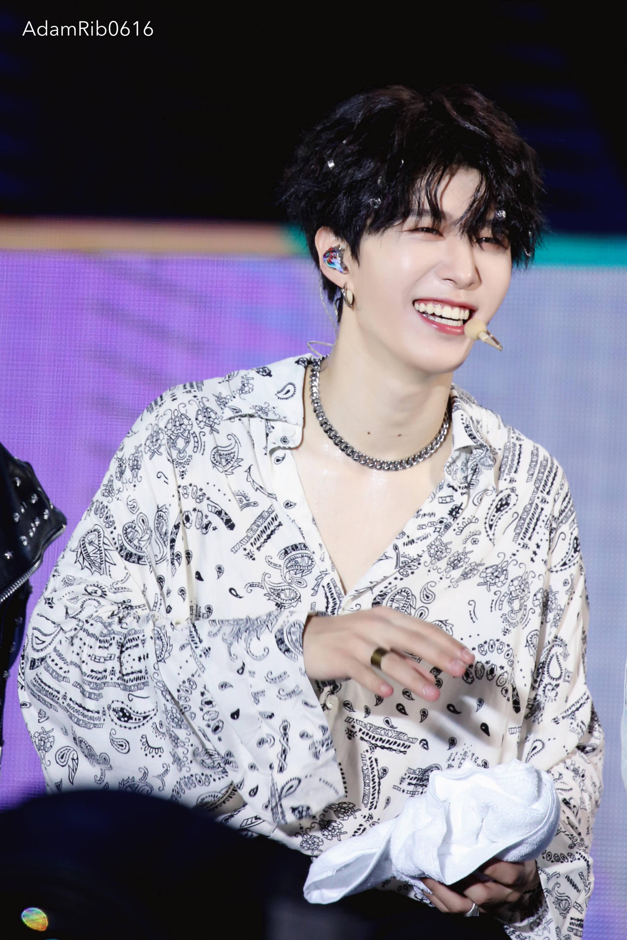 范丞丞金秘书 今日份的帅气丞丞,笑的好阳光