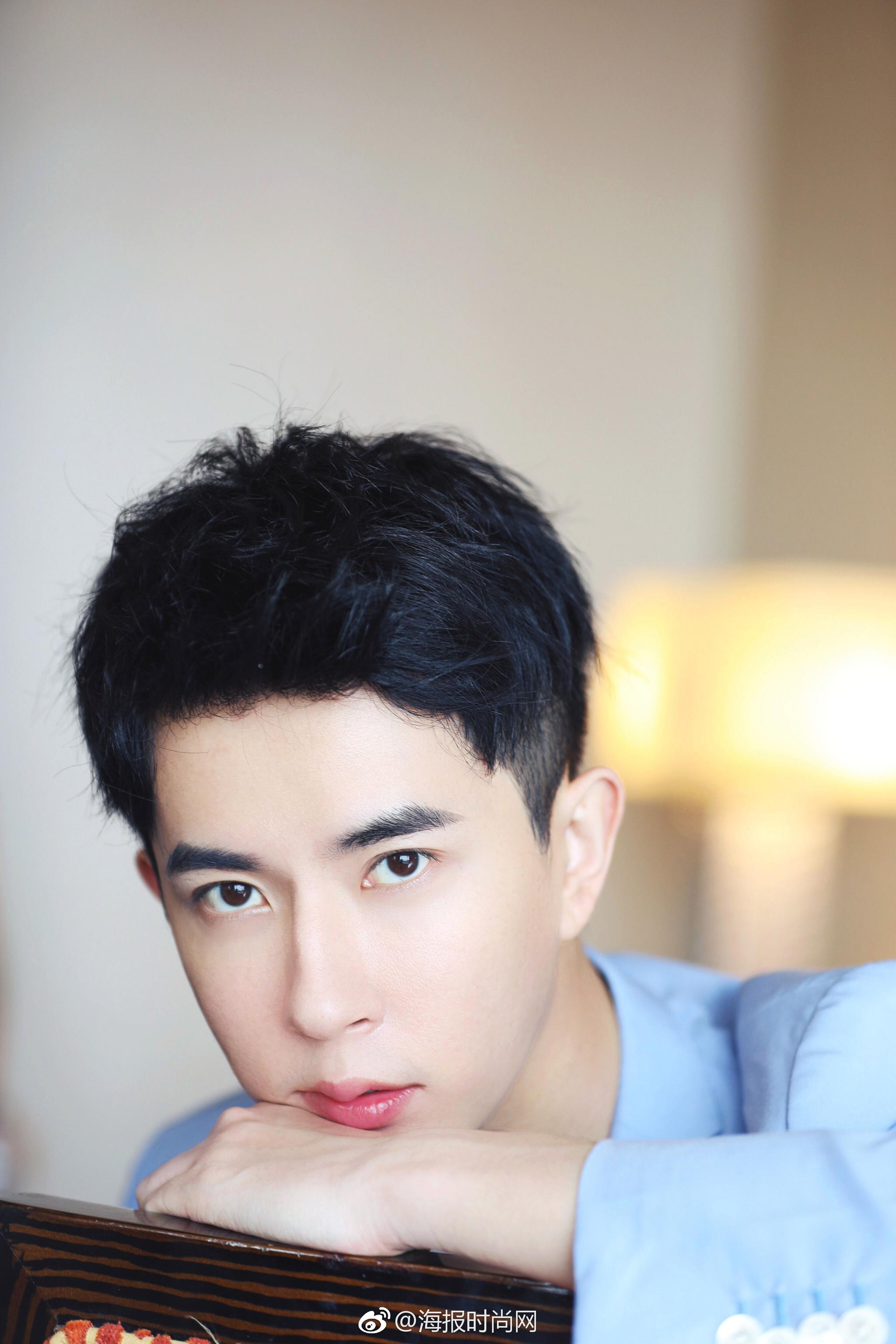 于朦胧 今日现身杭州以品牌挚友的身份参加@雅诗兰黛 活动