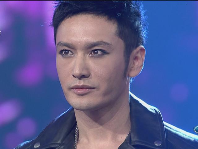 男明星挑战高难度"烟熏妆", 个个都辣眼睛, 但他竟完美驾驭?